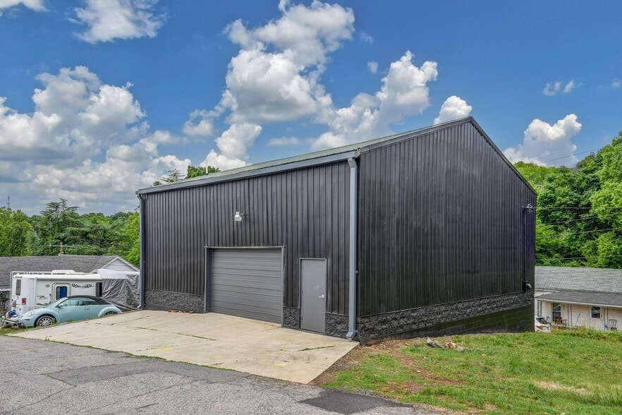 Primary Photo Of 112 Short Morgan St, Eden Flex For Sale