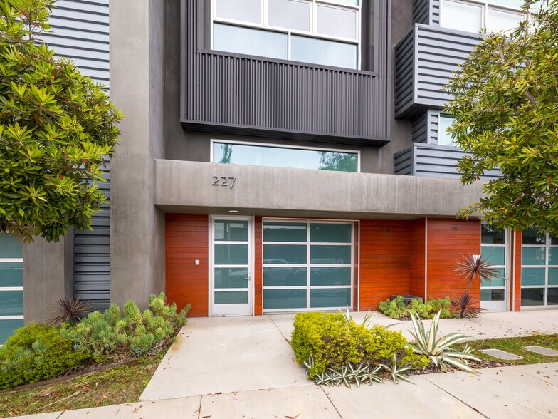 More Photos Of 227 California St, El Segundo Loft Creative Space For Lease