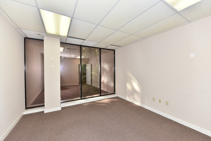 More Photos Of 3120 Medlock Bridge Rd, Peachtree Corners Light Distribution For Lease
