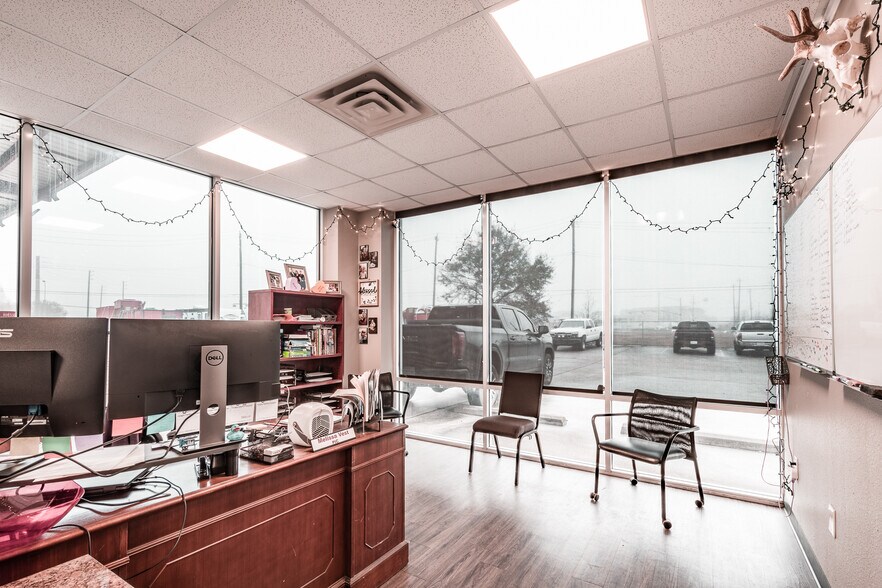 More Photos Of 8131 Red Bluff Rd, Pasadena Warehouse For Lease