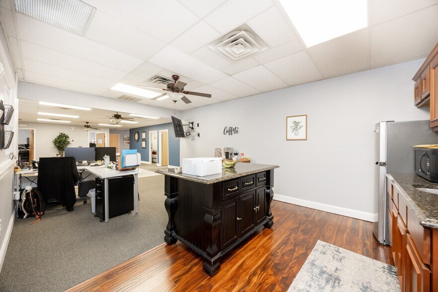 More Photos Of 1723 Swamp Pike, Gilbertsville Office For Lease