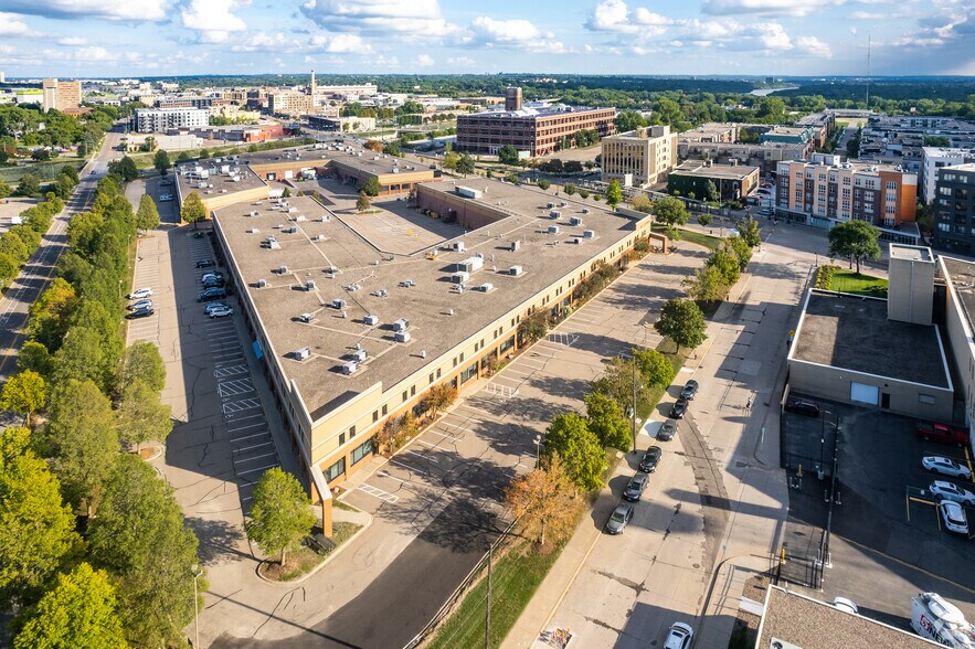 More Photos Of 2635 W University Ave, Saint Paul Light Manufacturing For Lease