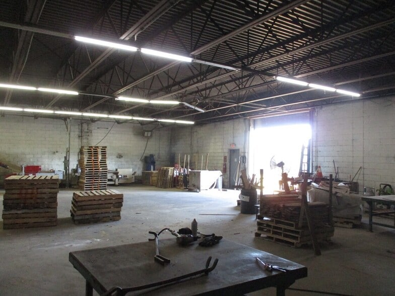 More Photos Of 49 Craddock Way, Poca Light Distribution For Lease