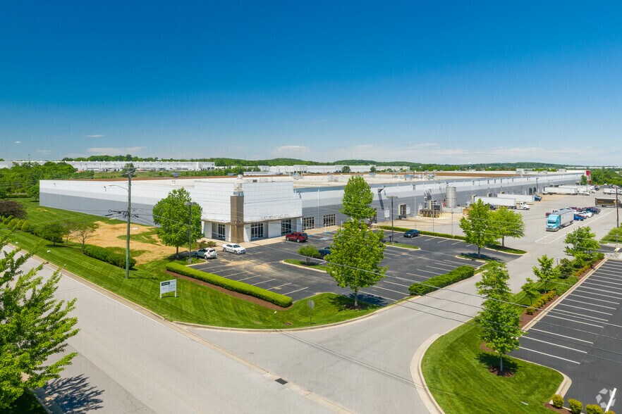More Photos Of 4000-4010 Centre Pointe Dr, La Vergne Distribution For Lease