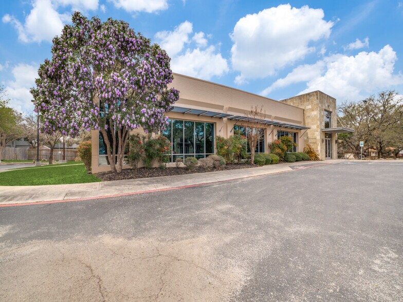 More Photos Of 2200-2202 Thousand Oaks Dr, San Antonio Office For Sale
