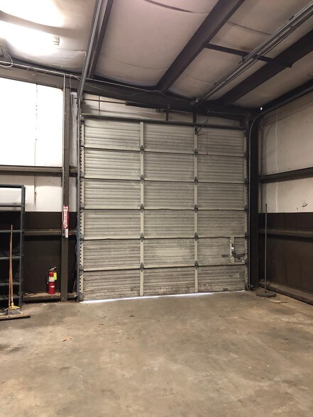More Photos Of 5820 N Commerce Plz, Jackson Light Distribution For Lease