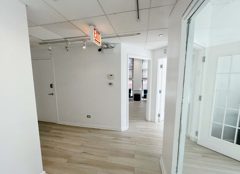 More Photos Of 325-333 N Des Plaines St, Chicago Apartments For Lease