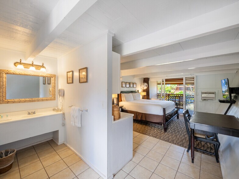 More Photos Of 1300 Kamehameha V Hwy, Kaunakakai Hotel For Sale