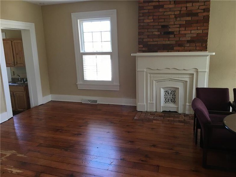 More Photos Of 323 S Main St, Zelienople Office Residential For Lease
