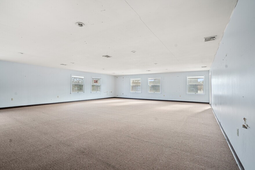 More Photos Of 234 Main St, Lincoln Park Storefront Retail Office For Lease