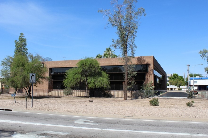 More Photos Of 1710 E Indian School Rd, Phoenix Medical For Sale