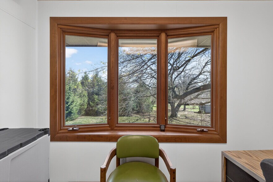 More Photos Of 6534 Sullivan Trl, Wind Gap Office For Sale