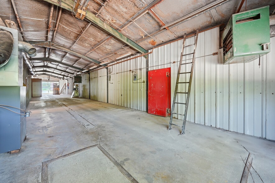 More Photos Of 3433 Sharon Rd, West Middlesex Warehouse For Sale