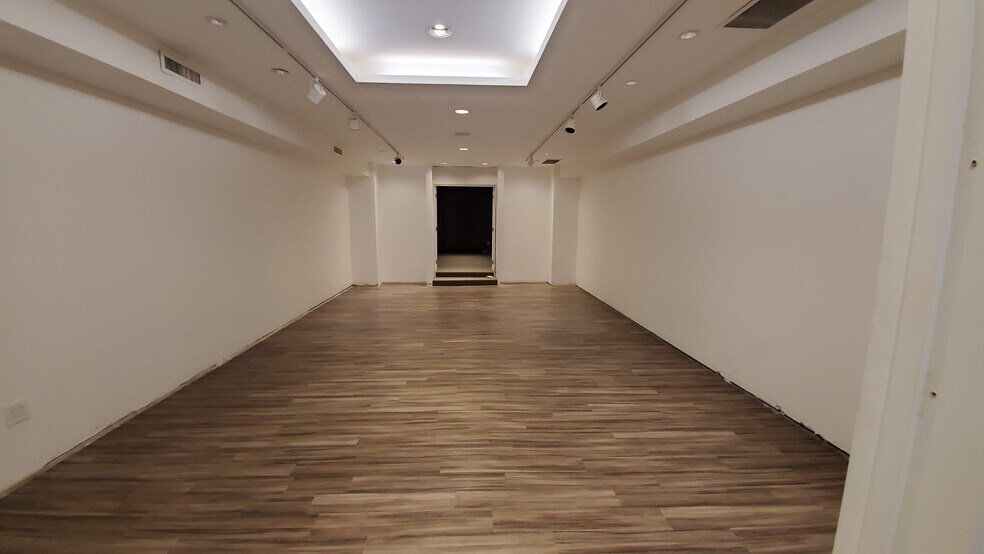 More Photos Of 426 Eglinton Ave W, Toronto Storefront Retail Office For Lease