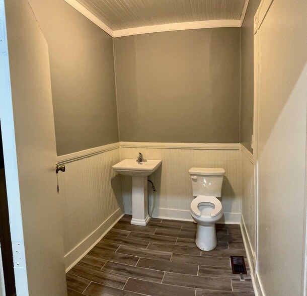 More Photos Of 115 Vista Cir, Macon-Bibb Office For Sale