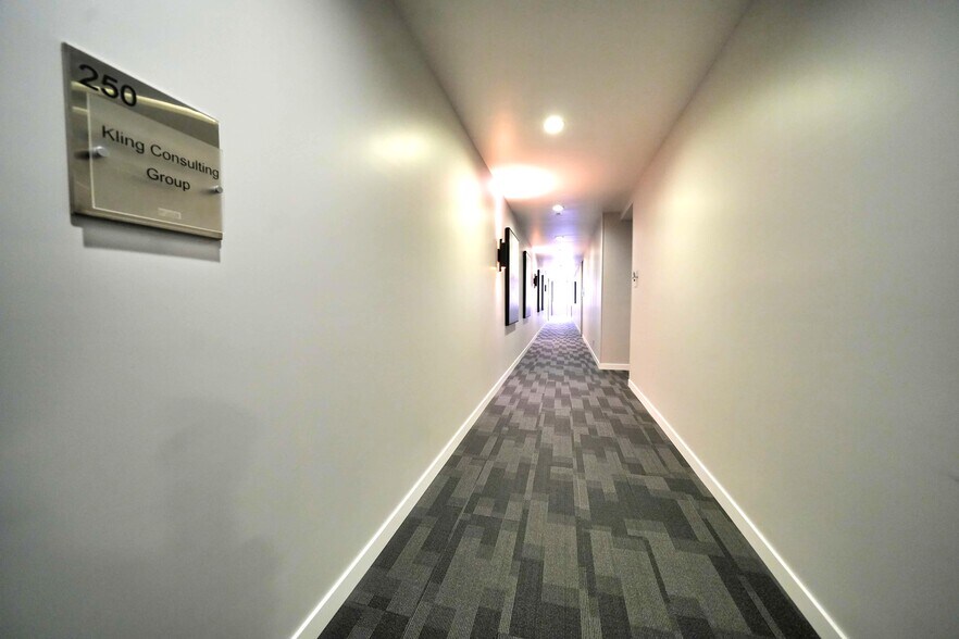 More Photos Of 18008 Skypark Cir, Irvine Loft Creative Space For Lease