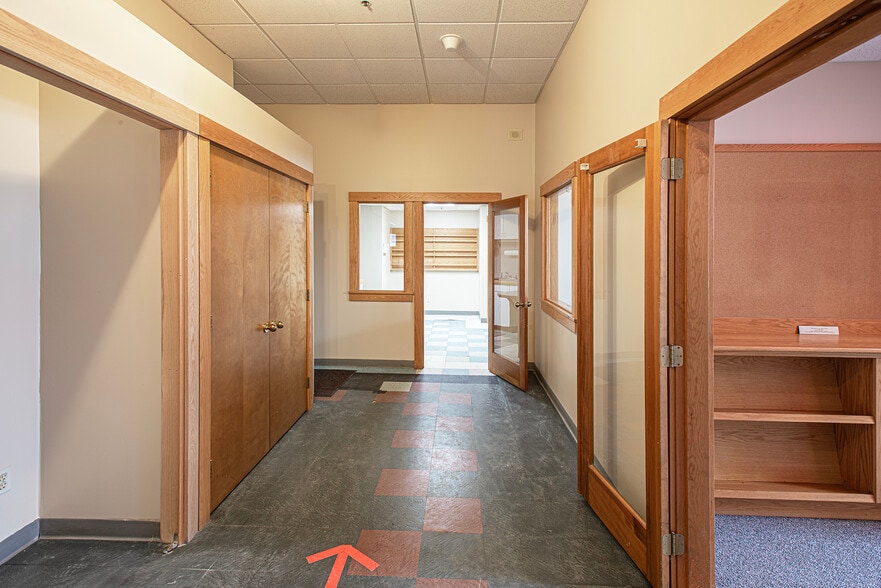 More Photos Of 320 Riverside Dr, Florence Office For Sale