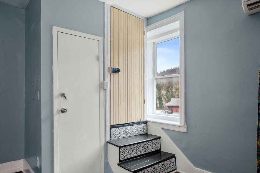 More Photos Of 170 High St / 173 Potomac St, Harpers Ferry Storefront Retail Residential For Sale