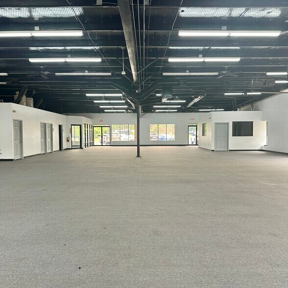 More Photos Of 3215-3235 S Southwest Loop 323, Tyler Unknown For Lease