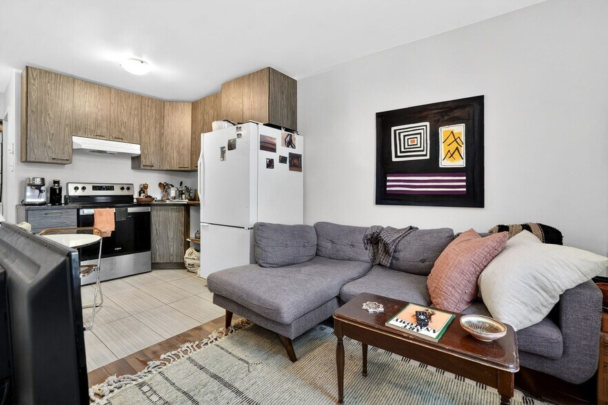 More Photos Of 2278-2296 Av Bourbonnière, Montréal Apartments For Sale