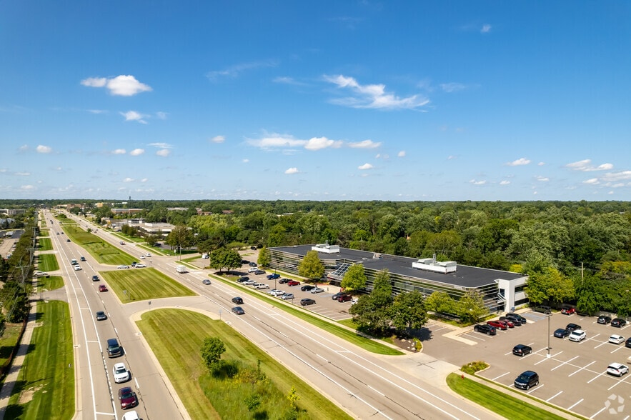 More Photos Of 32000 Northwestern Hwy, Farmington Hills Office For Lease