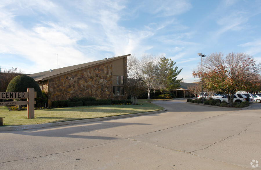 Primary Photo Of 4417 W Gore Blvd, Lawton Medical For Sale