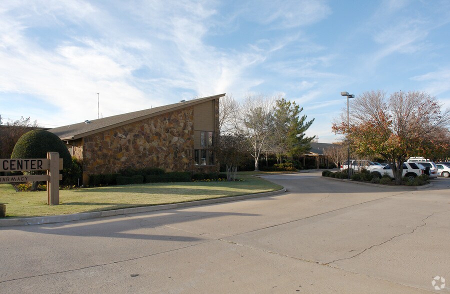 Primary Photo Of 4417 W Gore Blvd, Lawton Medical For Sale