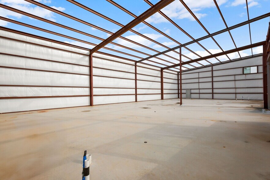 More Photos Of 10020 Darden Hill Rd, Austin Light Distribution For Lease