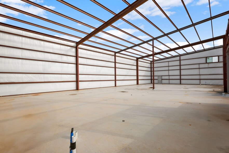 More Photos Of 10020 Darden Hill Rd, Austin Light Distribution For Lease