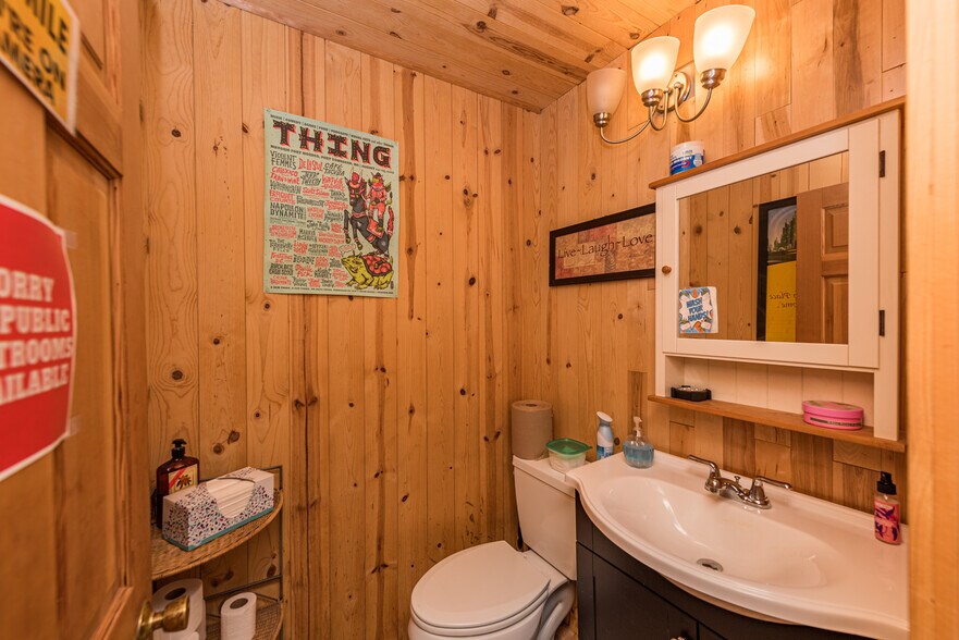 More Photos Of 213 E Washington St, Sequim Storefront Retail Office For Sale