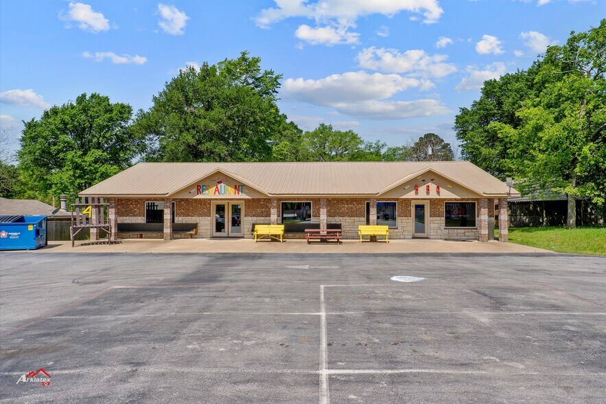 More Photos Of 2004-2006 Jacksonville Dr, Henderson Freestanding For Sale