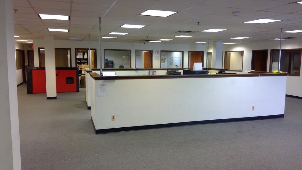 More Photos Of 14 Van Dyke Ave, New Brunswick Warehouse For Lease