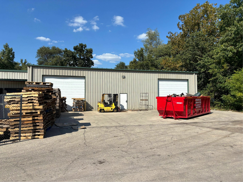 More Photos Of 1312 Westwood Dr, Elkhart Manufacturing For Sale