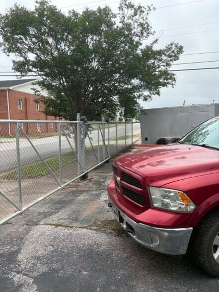 More Photos Of 1002 4th Ave SE, Decatur Office For Lease