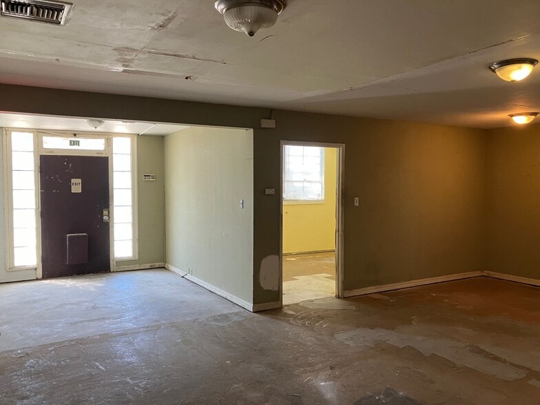 More Photos Of 2914 Poplar St, Oakland Manufacturing For Sale