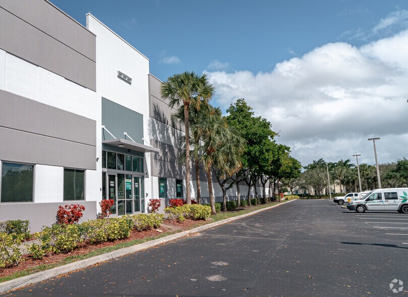 More Photos Of 4140 SW 30th Ave, Fort Lauderdale Warehouse For Lease