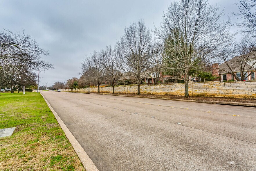 More Photos Of 7633 Bellaire Dr S, Fort Worth Medical For Sale