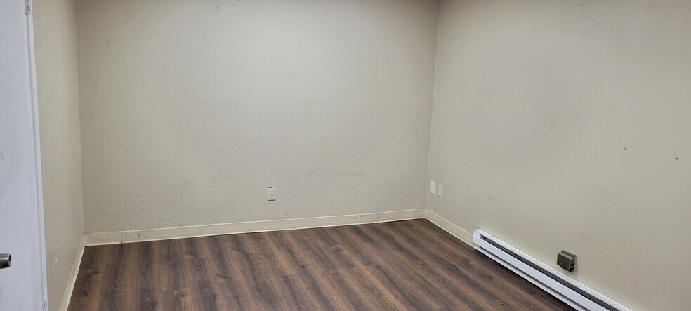 More Photos Of 64 Imperial Dr, Evanston Warehouse For Lease