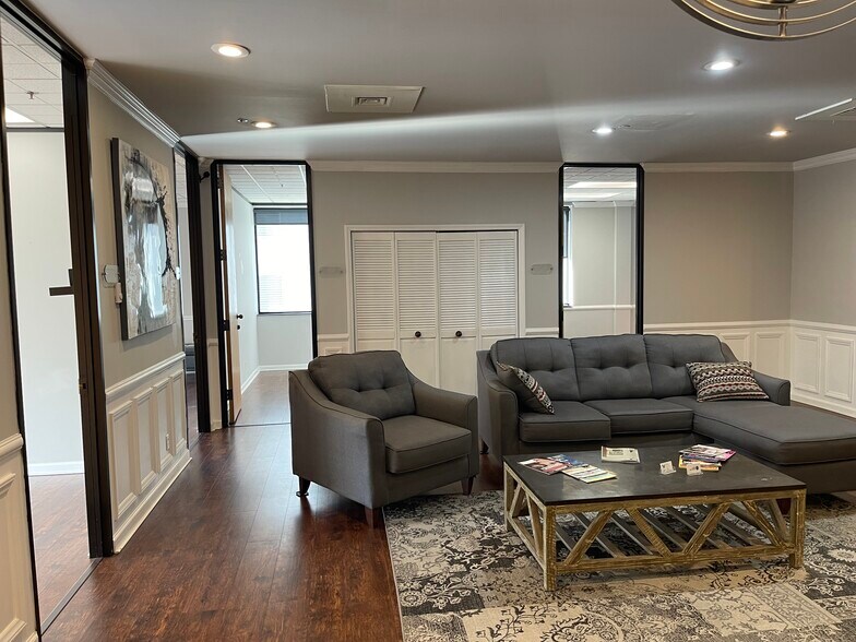 More Photos Of 428 E 4th St, Charlotte Office For Lease