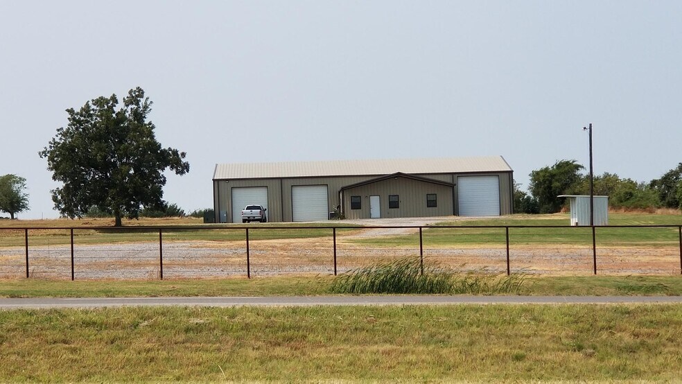 More Photos Of 3701 US Highway 81, Marlow Warehouse For Lease