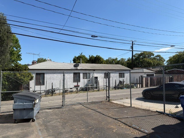 More Photos Of 1104 W Magnolia Blvd, Burbank Storefront For Sale