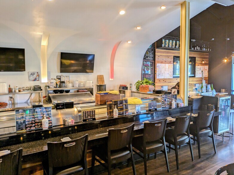 More Photos Of 23331-23391 Mulholland Dr, Woodland Hills General Retail For Lease