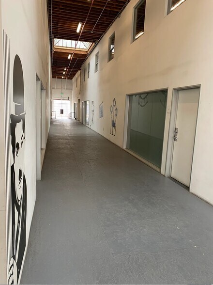 More Photos Of 5176 Santa Monica Blvd, Los Angeles Loft Creative Space For Lease