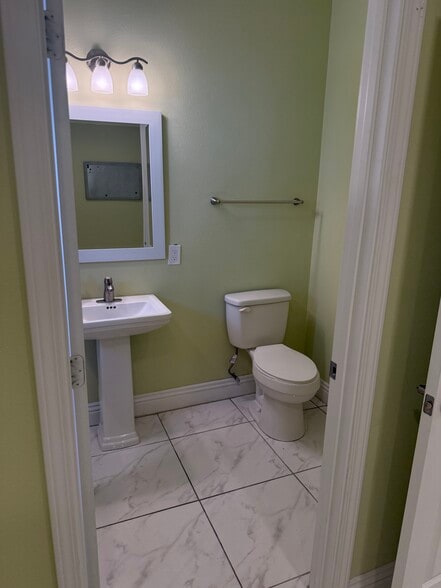 More Photos Of 1610 E Sahara Ave, Las Vegas Freestanding For Sale