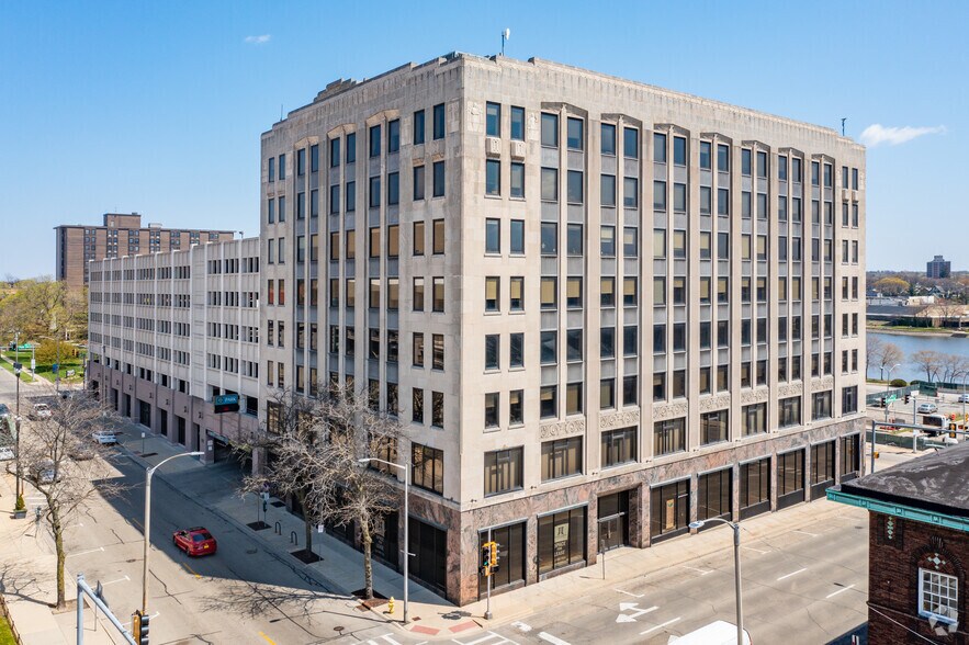 More Photos Of 303 N Main St, Rockford Office For Sale