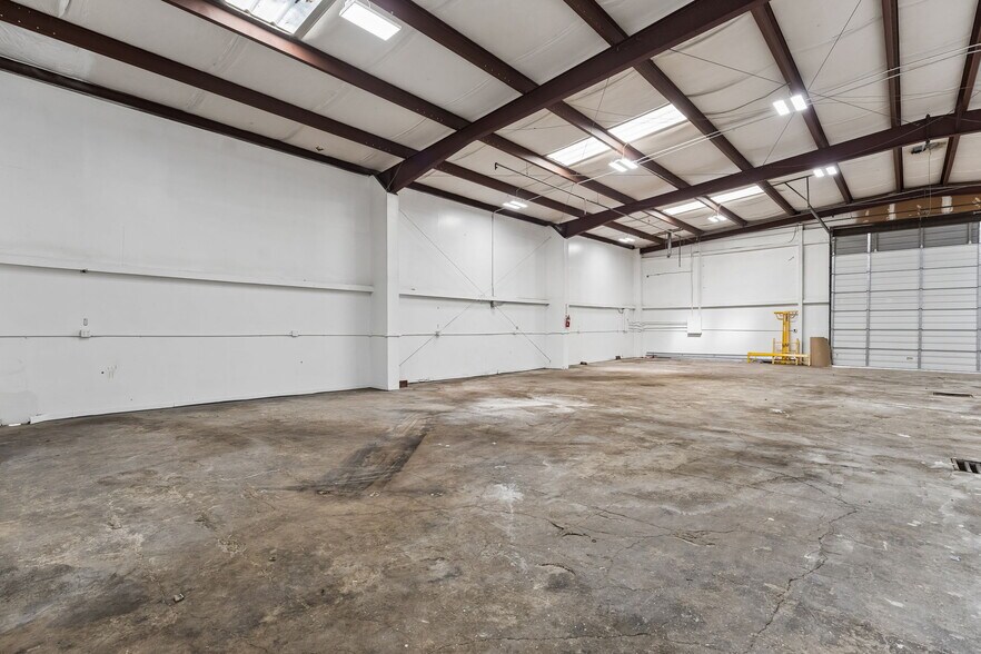 More Photos Of 778 Isom Rd, San Antonio Freestanding For Lease