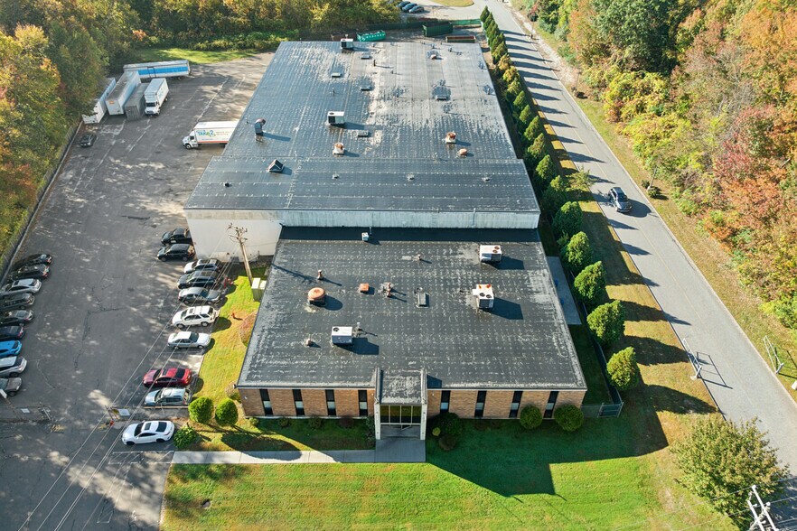 More Photos Of 122 Avenue of Industry, Waterbury Distribution For Sale