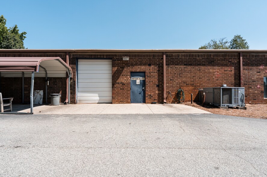 More Photos Of 120 Landmark Dr, Greensboro Warehouse For Lease