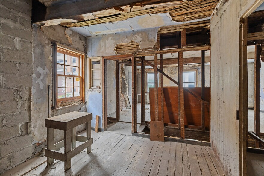 More Photos Of 663 W Pratt St, Baltimore Storefront Retail Residential For Sale