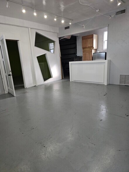 More Photos Of 2212-2216 N Dixie Hwy, Wilton Manors Storefront Retail Office For Lease